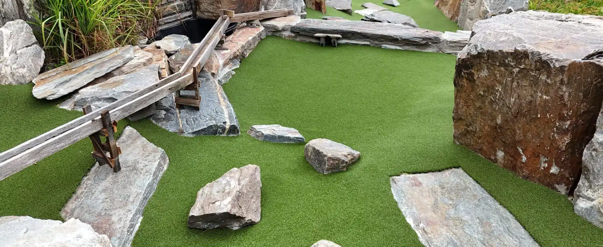 Commercial mini golf installation from SYNLawn