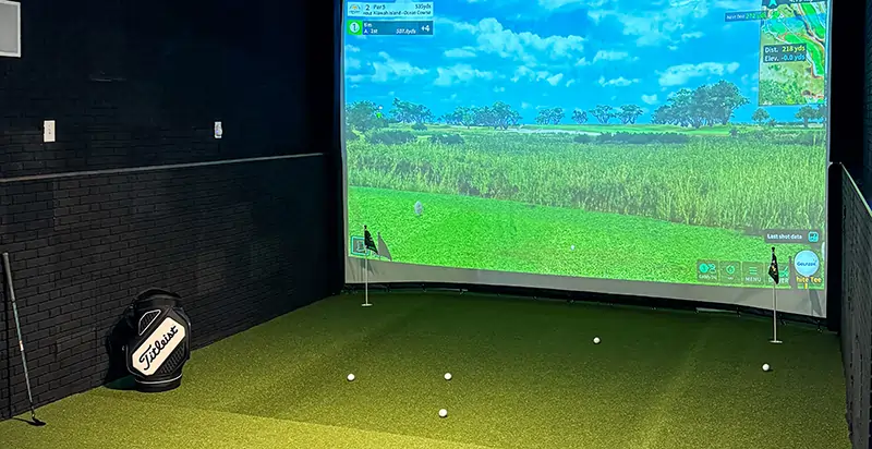 Golf simulator installed by SYNLawn in Jacksonville, FL